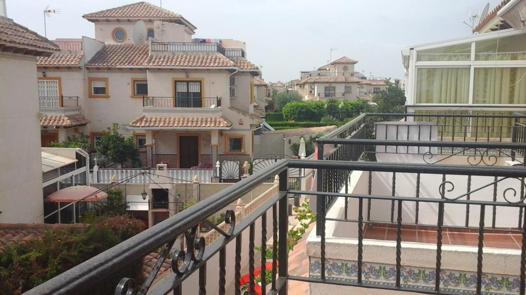 Holiday Home Torre De Pisa Torrevieja Bagian luar foto