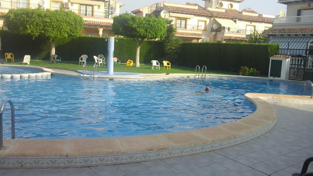 Holiday Home Torre De Pisa Torrevieja Bagian luar foto