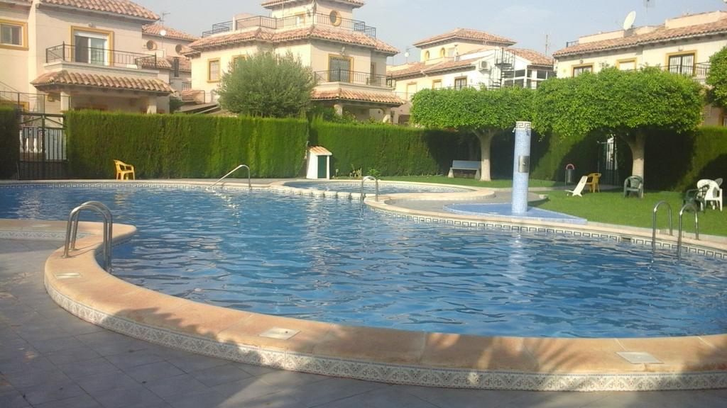 Holiday Home Torre De Pisa Torrevieja Bagian luar foto