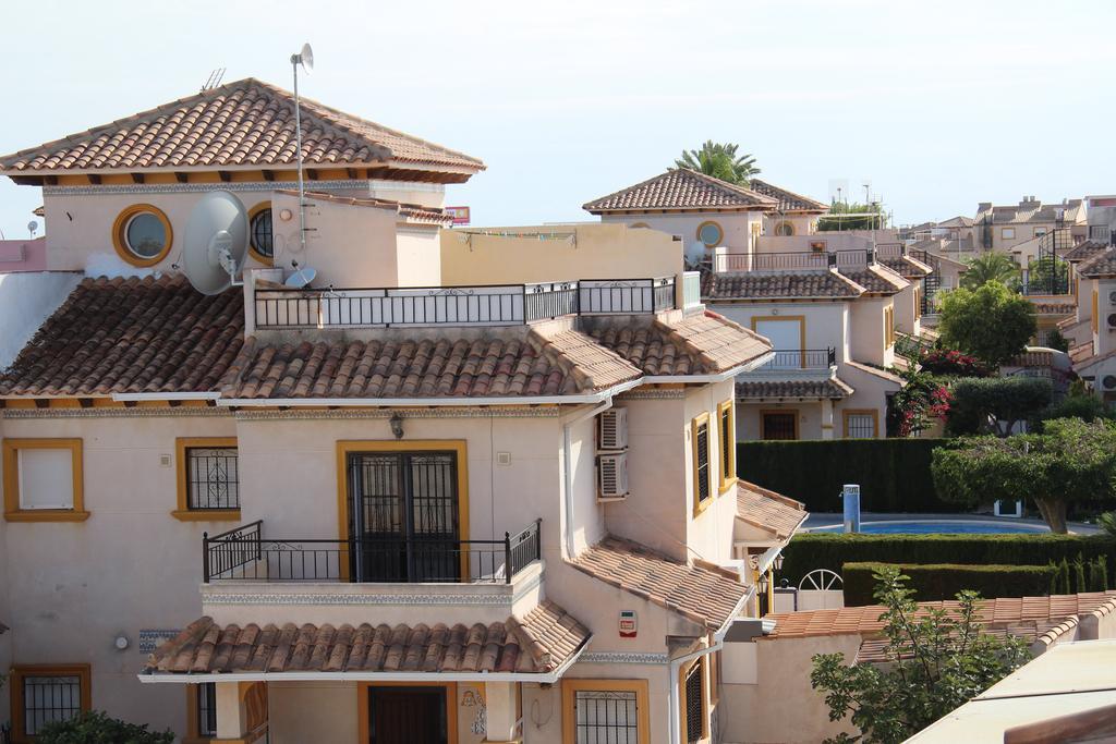 Holiday Home Torre De Pisa Torrevieja Ruang foto
