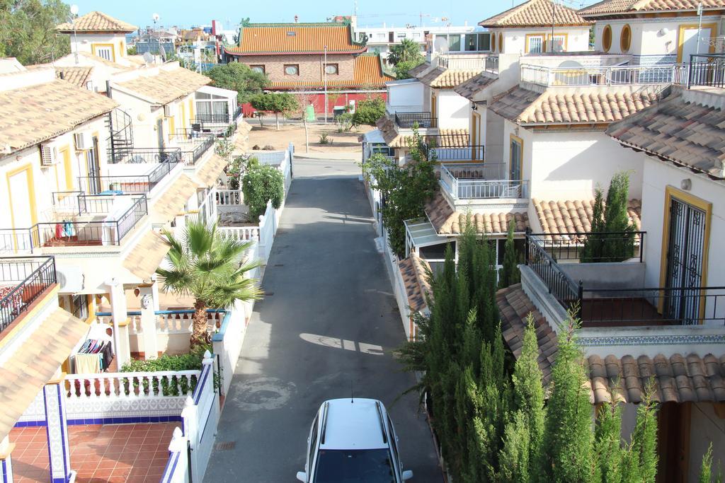Holiday Home Torre De Pisa Torrevieja Ruang foto